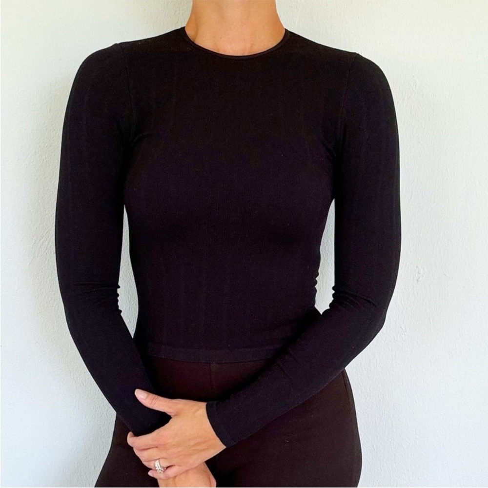Yogalicious black Kathleen heavenly rib long sleeve built in bra top size XS